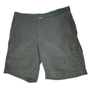 Columbia Men's Size 38 Green Cargo Shorts Moisture Wicking Multiple Pockets